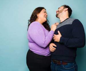 Comer juntos, compartir rutinas y hasta gestionar emociones en pareja puede influir en el aumento de peso.