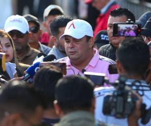 Jorge Aldana, alcalde del Distrito Central, se pronuncia desde la carpa instalada en el plantón en el Centro Logístico Electoral (CLE), ubicado en el Instituto de Formación Profesional (Infop).