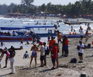 Los turistas que vienen del extranjero visitan en su mayoría las playas hondureñas.