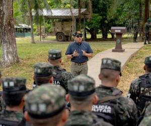 El subsecretario de Defensa Nacional, Justo Rafael Cano Martínez, realizó la supervisión de los operativos militares que se llevan a cabo en el sector de Bajo Aguán, en el departamento de Colón.