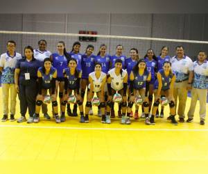 Las brillantes hondureñas y su cuerpo técnico.