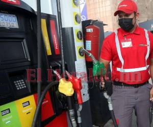 El repunte de casos de covid-19 también ha provocado una merma en la demanda interna de combustibles.