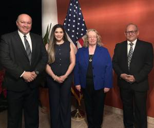 Los comisionados de Conatel Cesar Cáceres, Grace Sierra y Fernando Anduray, se reunieron con la encargada de negocios de la embajada de Estados Unidos en Tegucigalpa, Colleen Anne Hoey.