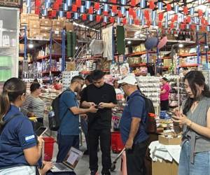 Juan Diego Zelaya afirmó que las inspecciones responden a las quejas de comerciantes de Comayagüela por dificultades para competir con los negocios señalados.