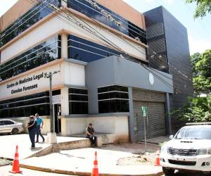 El cuerpo fue ingresado en calidad de desconocido, la mañana de este lunes, a la morgue del Ministerio Público (MP).