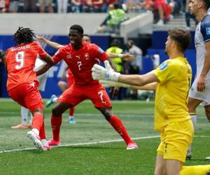 Suiza con la ayuda de Manzambi pudo terminar goleando a Bosnia y Herzegovina.