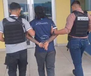 Agentes de la Dirección Policial de Investigaciones (DPI) capturaron al hombre acusado de cometer los delitos de violación agravada y agresiones sexuales en contra de una mujer en Comayagua.