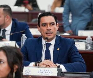 El nacionalista Bertrand presentó durante su disertación la información de los elevados aumentos al presupuesto.