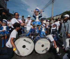 Llenos de entusiasmo, los pequeños estudiantes de prebásica abrieron los desfiles patrios en conmemoración a los 205 años de independencia de Honduras en distintos sectores de Tegucigalpa y Comayagüela, la capital del país.