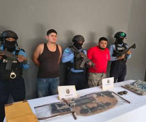 Axel Mauricio Peña Pineda, conocido con el alias de El Gordo y Kevin Josué Navas Medina, alias El Chele, fueron capturados por agentes de la DAET en El Progreso, Yoro.