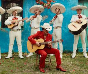 Y mientras el video de Risk It All ya tiene millones de reproducciones, para el Mariachi Criollo de Guadalajara la vida sigue igual, aunque esperan que aumenten las contrataciones y ya se están preparando para incorporar a su repertorio la canción que les ha puesto ante los ojos del mundo.