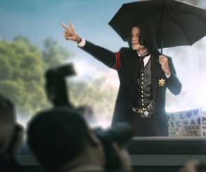 Mientras la película biográfica Michael devuelve al Rey del Pop a la gran pantalla, Netflix apuesta por revisar el capítulo más controvertido de su historia.