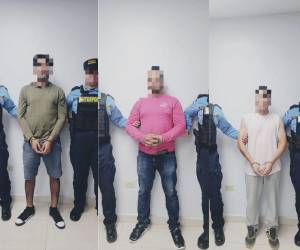 Los tres hombres fueron arrestados luego de bajar del avión en el que llegaron deportados al aeropuerto Ramón Villeda Morales, de La Lima.