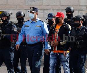 Un contingente de noventa policías dio seguridad en el traslado del extraditado número 34.