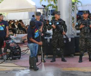 Más de 2,000 efectivos de las Fuerzas Armadas y de la Policía Nacional permanecen desplegados desde este sábado en los alrededores del Congreso Nacional como parte del dispositivo de seguridad previo a la instalación del primer período de sesiones de la legislatura 2026-2030, programado para este domingo.