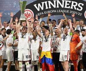 El Eintracht Frankfurt alzó esta noche su segundo título europeo en la historia.