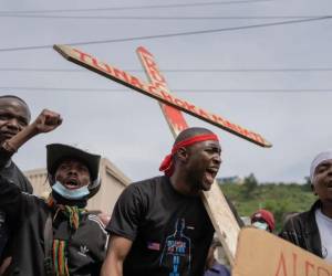 Alrededor de 18 civiles murieron en el este de la República Democrática del Congo tras ataques con drones atribuidos al grupo rebelde M23, que destruyeron infraestructura clave y causaron éxodo masivo.