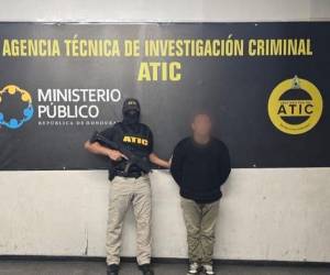 Miguel Aguilar fue arrestado por la ATIC tras ser señalado de abusar sexualmente de una menor en una iglesia de Olancho.