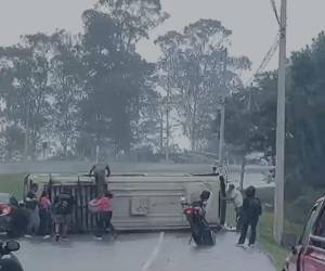 El accidente dejó siete personas heridas y ocurrió cuando se registraban lluvias en la zona.