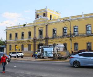 Las denuncias rápidamente generaron reacciones entre ciudadanos en redes sociales, donde muchos cuestionaron que en un hospital público se solicite dinero por el uso de servicios sanitario.