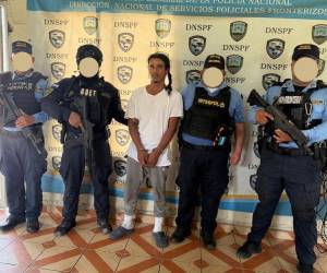 Jairo Nazareth Sierra López, en el momento en el que fue requerido por agentes de distintas unidades de la Policía Nacional.