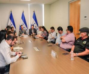 Representantes del sector empresarial y trabajadores, deben ponerse de acuerdo para lograr concesos y aumentar el salario mínimo, tal como lo establece la ley.