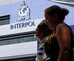 El hondureño requerido por EE. UU. es trasladado bajo custodia de Interpol en el Aeropuerto Internacional de Tocumen, en Panamá.