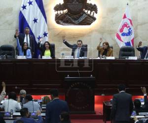 La mayoría de los parlamentarios estuvo a favor de implementar el código de vestimenta.