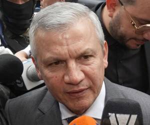 Defensores de derechos humanos alertan sobre vigilancia cerca de sus oficinas y viviendas tras exigir agilizar proceso contra Roosevelt Hernández.