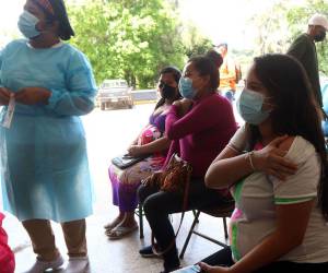 A las mujeres embarazadas no les hace ningún efecto negativo si se aplican las dosis contra la covid-19.