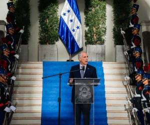 El mandatario publicó un mensaje antes de iniciar los actos por los 205 aniversario de la independencia de Honduras.
