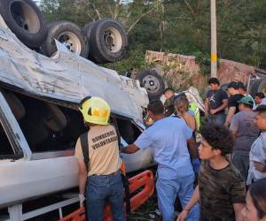 En la escena del accidente fueron recuperados nueve cadáveres de entre el amasijo de hierro del bus y el cabezal