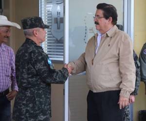 Roosevelt Hernández fue bastante cercano al gobierno de Libre que dirigió Xiomara Castro y tuvo como segundo a Manuel Zelaya Rosales.