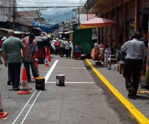 Diversos puntos de taxis de Tegucigalpa y Comayagüela están siendo reorganizados mediante trabajos de señalización y demarcación que buscan mejorar las condiciones para usuarios y conductores.