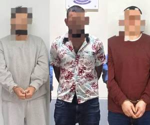 Los tres ciudadanos quedaron a disposición de los órganos judiciales competentes, que deberán continuar con los procedimientos legales correspondientes.