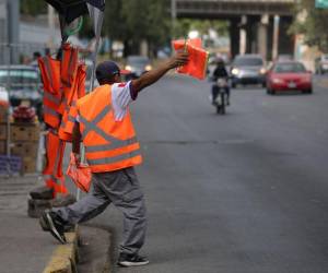 Comerciantes que incrementen sin justificación el precio de chalecos reflectivos podrían ser multados, luego de denuncias por ventas de hasta 800 lempiras.