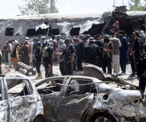 Al menos 29 personas murieron y otras 102 resultaron heridas este domingo tras un ataque con explosivos contra un tren de cercanías en Quetta, en el oeste de Pakistán, que se dirigía a una zona residencial militar, informaron fuentes policiales.