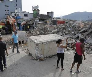 El presidente colombiano también anunció los primeros pasos hacia una reconstrucción, para la que convocó al sector privado.