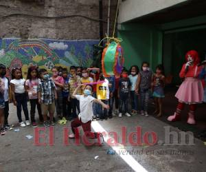 Hasta payasitas acompañaron la celebración del Día del Niño en algunos centros educativos del DC.