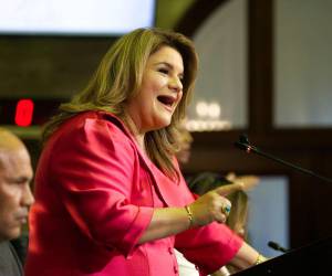 Jenniffer González, gobernadora de Puerto Rico, informó que el dinero abarcará 176 proyectos en la isla.