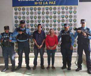 Dos adultos mayores fueron detenidos en La Paz, acusados de delitos sexuales y encubrimiento contra una menor de 12 años.
