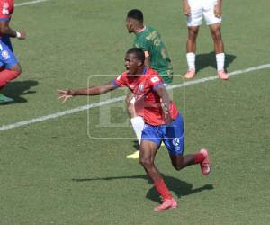 David Flores aprovechó en centro de con un certero cabeza puso a ganar al Olimpia.