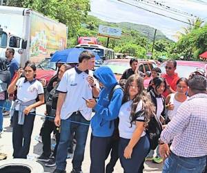 Protestas estudiantiles y de padres se extienden tras despidos de empleados y reclamos por falta de seguridad en centros educativos como el Instituto Técnico Río Abajo.