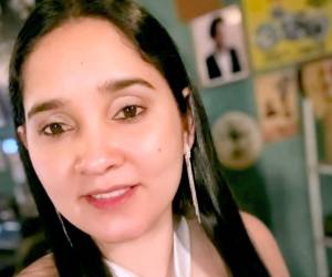 Los agentes policiales llegaron a la casa de la abogada Karla Yesenia López Brizuela para recabar información que ayude a dar con el paradero de los responsables.