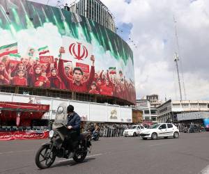 Irán llamó a sus jóvenes hacer cademas humanas tras amenaza de Trump de atacar estas infraestructuras si no se reabre el Estrecho de Ormuz.