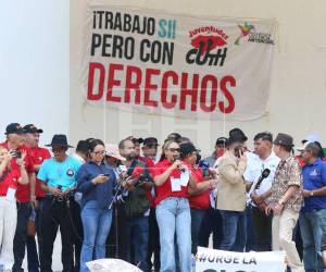 La movilización por el Día Internacional del Trabajador concluyó este viernes 1 de mayo en la cancha acústica del centro histórico de la capital.