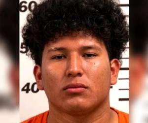 Mauricio Sarmiento, hondureño de 21 años, enfrenta cargos por atropellar a un hombre y huir de la escena en Carolina del Norte.
