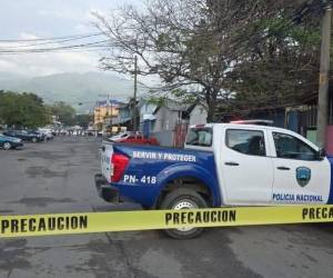 Elementos de la Policía Nacional llegaron hasta el sector tras la denuncia del hecho criminal.