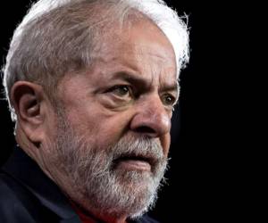 El expresidente Lula da silva, como popularmente se le conoce, quiere quitarle el poder al representada por la derecha Jair Messias Bolsonaro.