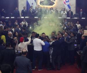 La sanción consistirá en la deducción equivalente a 15 dias de salario.